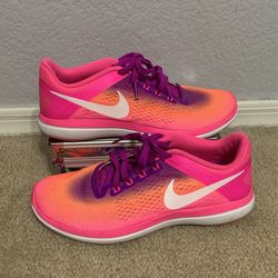 Womens Nike shoes- size 6.5 LIKE NEW!!