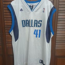 Dirk Nowitzki #41 Size XL X-Large Dallas Mavericks Jersey 