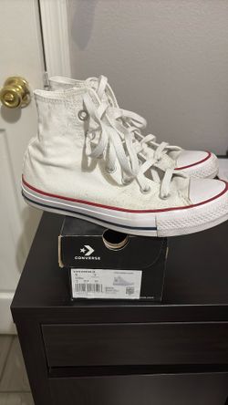 Converse Size 7 women’s 