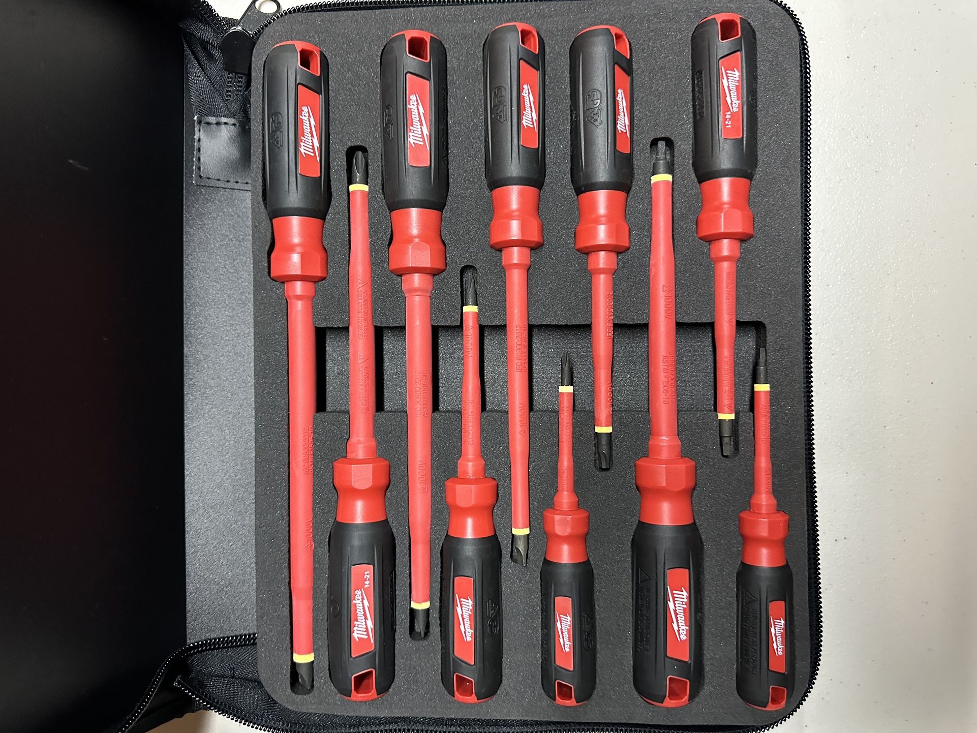 Milwaukee 1000Volt Insulated Screwdriver Set with Case (10Piece) for