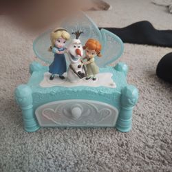 Frozen Jewelery Box