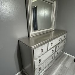 Sofia Vergara Dresser