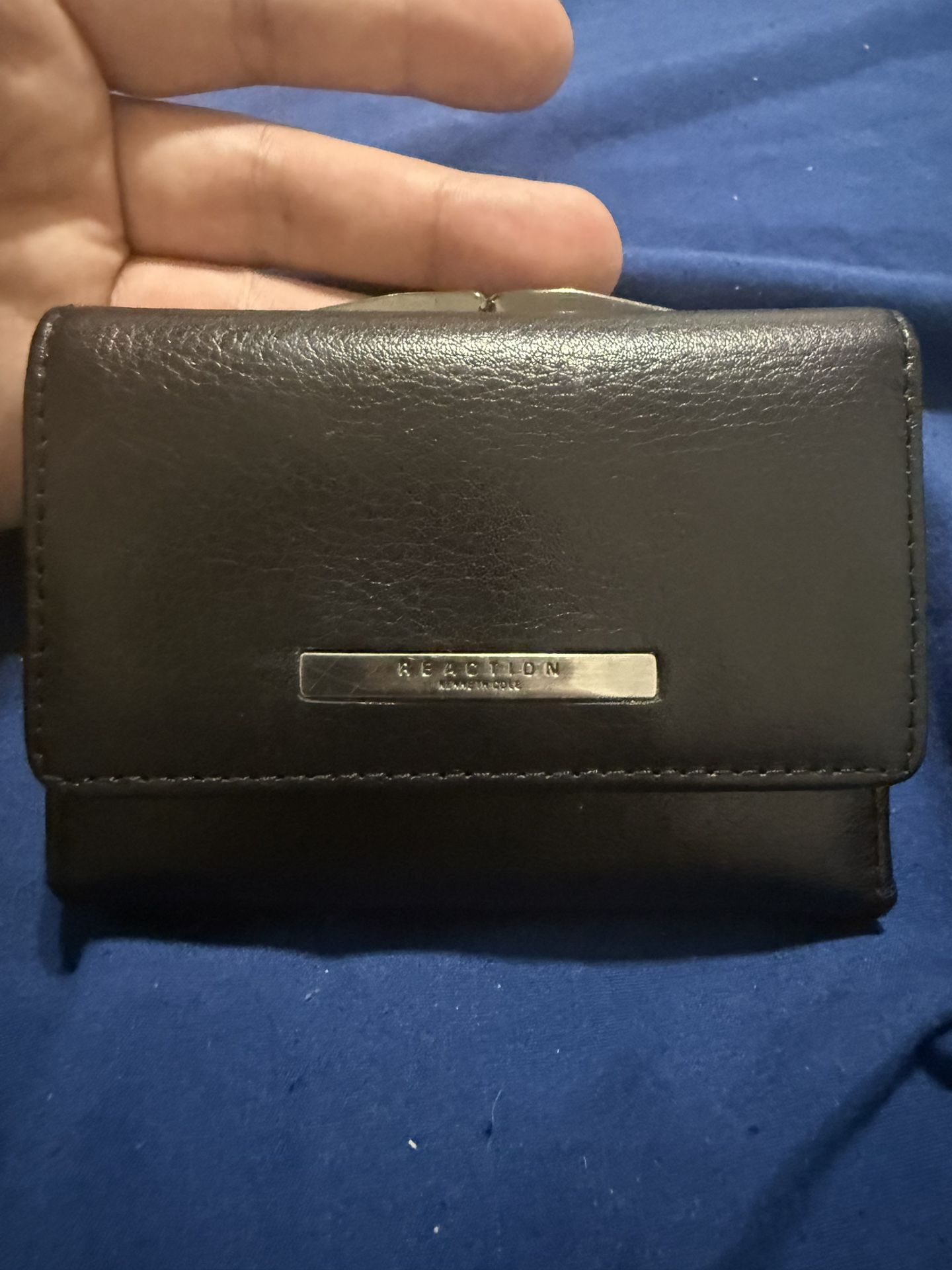 KENNETH COLE REACTION VINTAGE Black Leather WALLET WITH SOLAR POWERED CALCULATOR