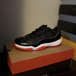 Jordan 11 Low Bred 