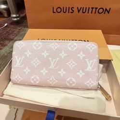 Louis Vuitton Zippy Wallet 