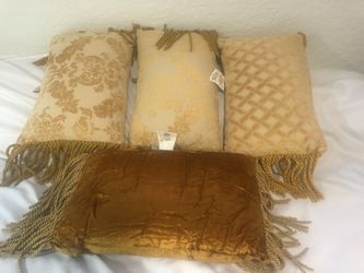 Decorate Pillows 