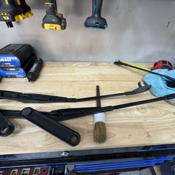 Porsche Cayenne- 957 Front Wiper Arms