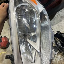 2018-2019 Mercedes Benz Sprinter Driver Headlight 