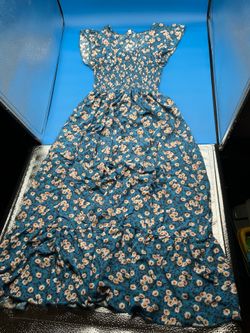 Women’s blue floral smocked V-neck maxi dress S/M