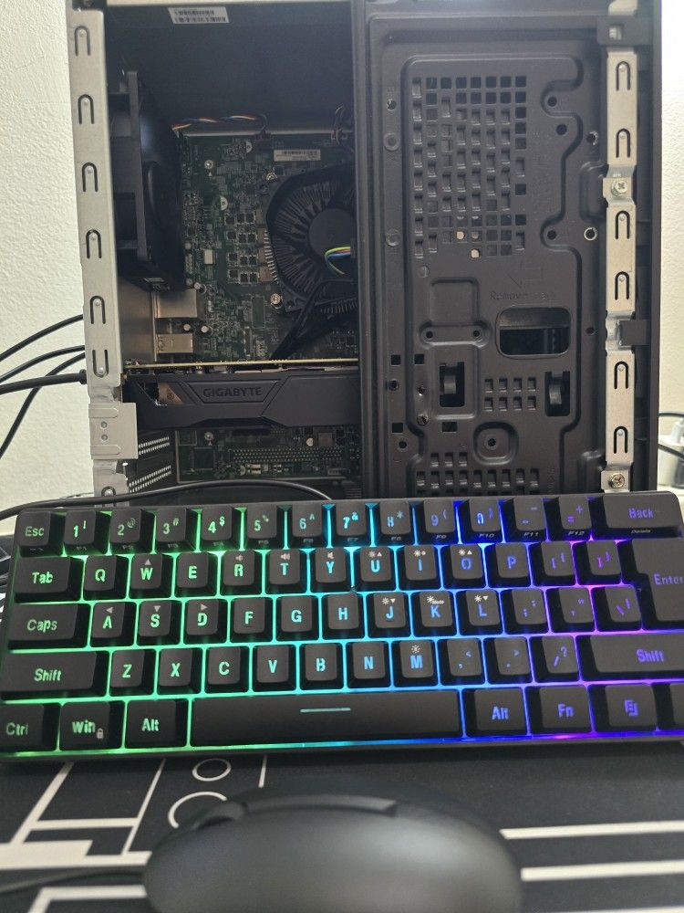 Gaming computer pc desktop hp pavilion Intel i5 (9th gen), rx 560, 12 gb ram, ssd, wifi bundle