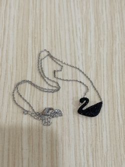 Black Swan Crystal Pendant Necklace – New