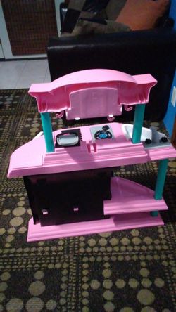 Tengo 2 cosinitas para las princesas estan como nuevas no las usaron mucho mis niñas