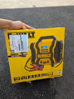 DEWALT 2000 Peak Amp Portable Jump Starter – New