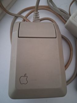 Vintage Apple 2C Wired Mouse//model A2m4015.    $30