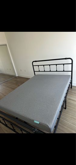 🛏️ Like-New Full Size Bed Frame & Mattress Included