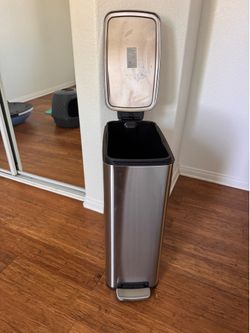 Trash can