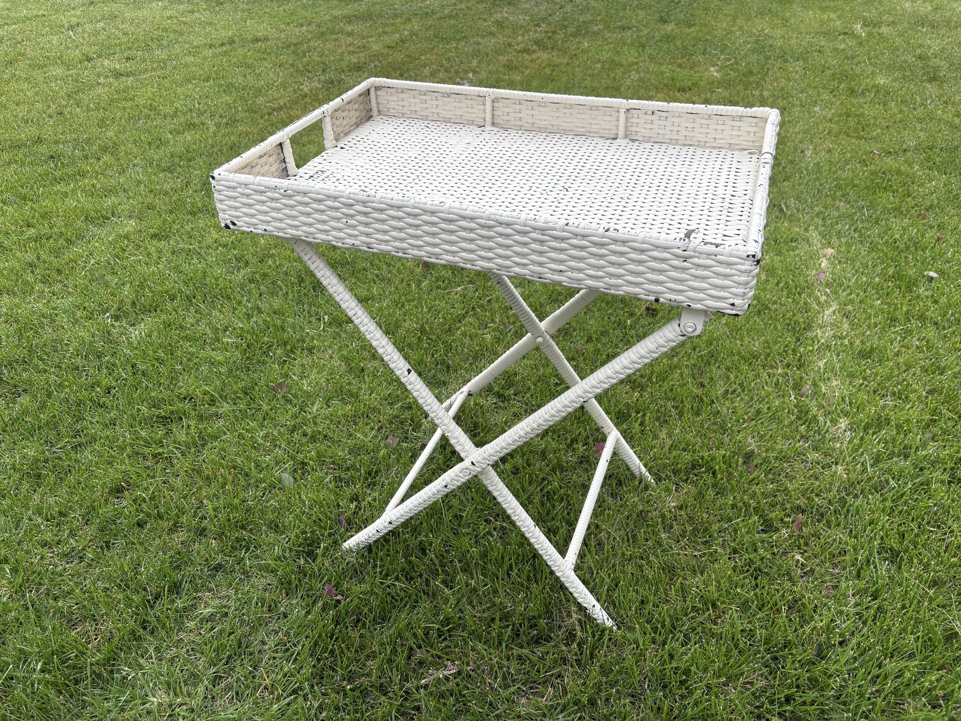 Rattan Butler Tray with Folding Stand, Hand-Woven Decorative Tray, Coffee Table Trays, Serving Breakfast Bed Room Tray, Home Decor, White Wash