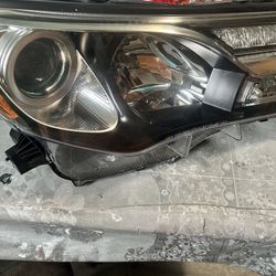 Toyota RAV4 2014 Front Right Light 