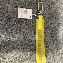 Lululemon Never Lost Keychain Color Daisy Glow/Melrose 