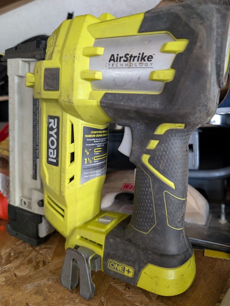 Ryobi Narrow Crown Stapler