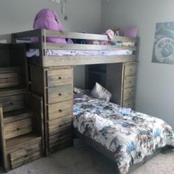 Bunk bed Twin size $100 It brings only 1 matress