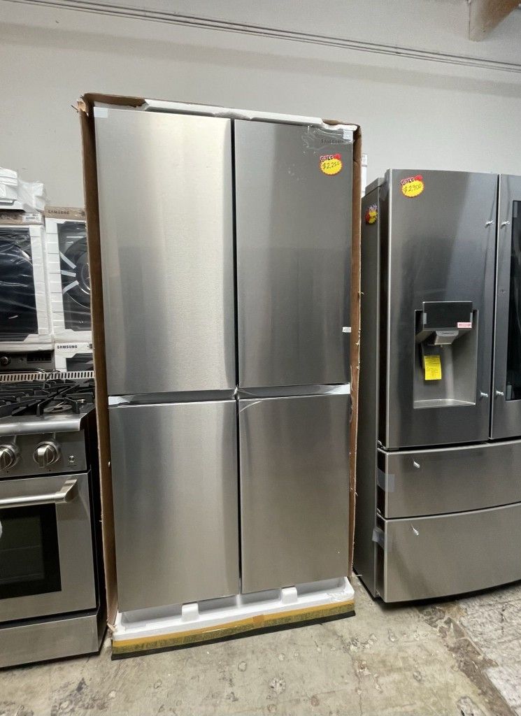 SAMSUNG COUNTER DEPTH, 4 DOOR FLEX REFRIGERATOR for Sale in Houston, TX