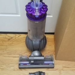 NEW cond DYSON ANIMAL BIG BALL VACUUM.  WORKS EXCELLENT IN THE BOX 