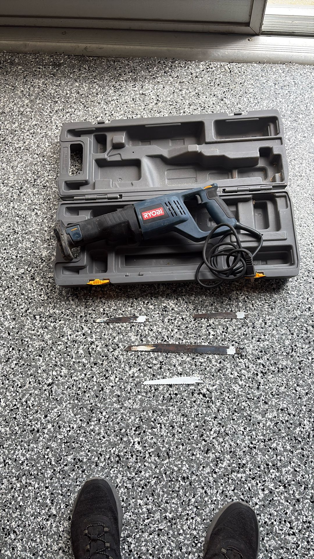 Ryobi Recirculating Saw Heavy Duty With Four Cutting Blade