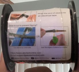 EXPANDABLE SLEEVING FOR ELECTRIC WIRES