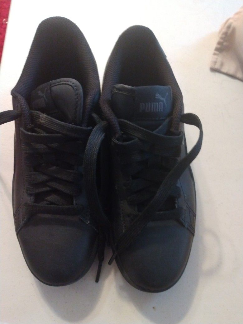 Boys' Puma Sneakers - Size 3.5