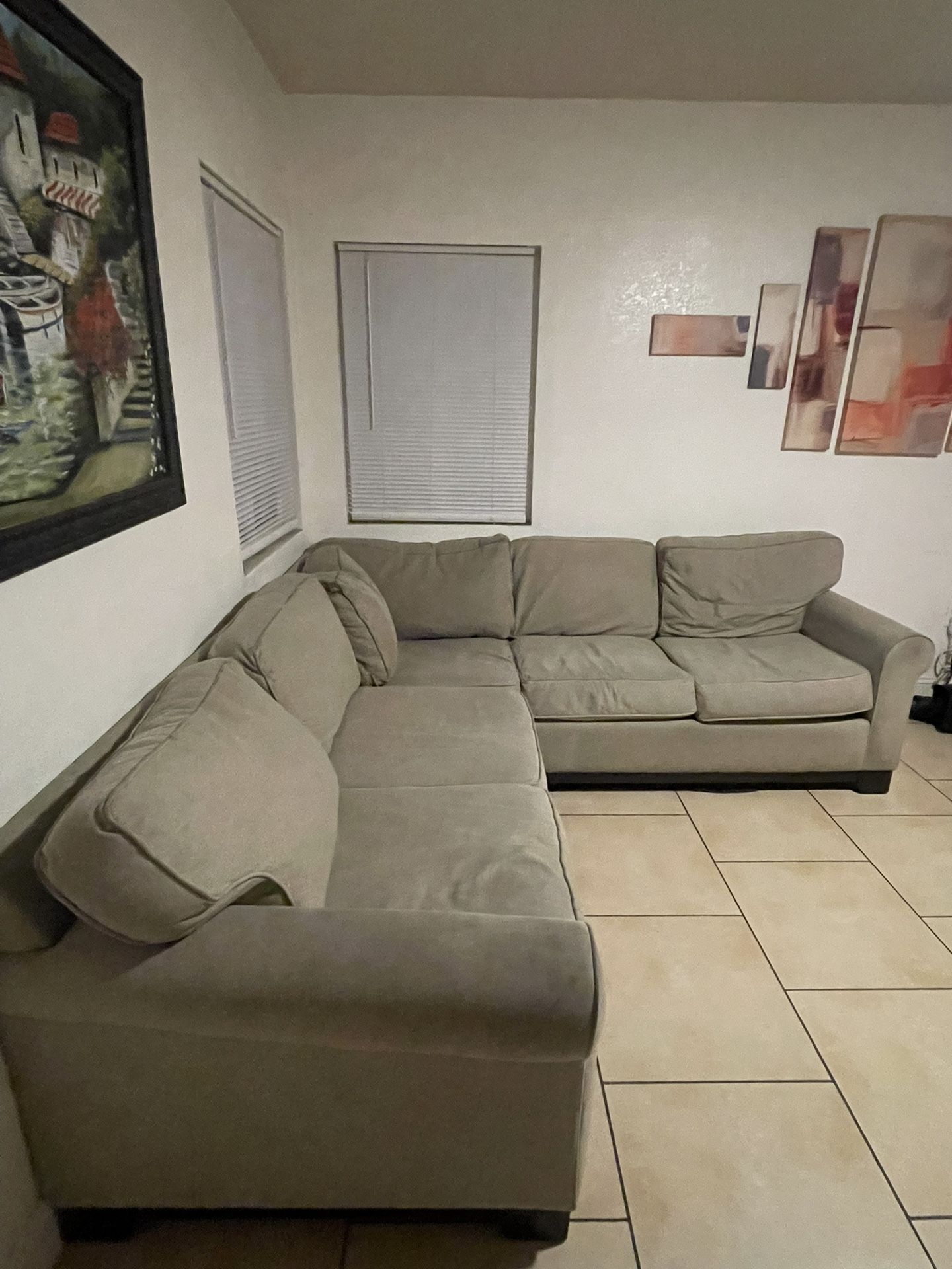 Free Sofa Set