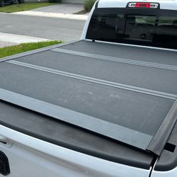 Hard Folding Bed Cover Ram 1500 6.4’