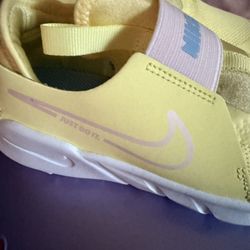 Nike Girls Runner Shoes 