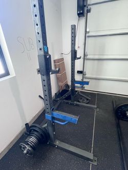 Squat rack NO WEIGHTS