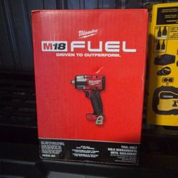 Milwaukee M18 FUEL Mid Torque 1/2  Impact Wrench 
