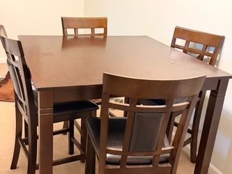 Dinner table and 4 chairs
