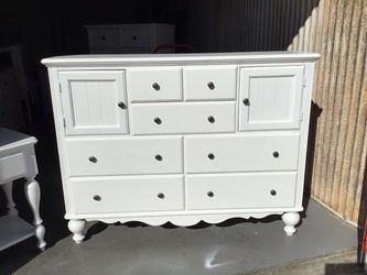 Beautiful dresser and nightstand solid wood