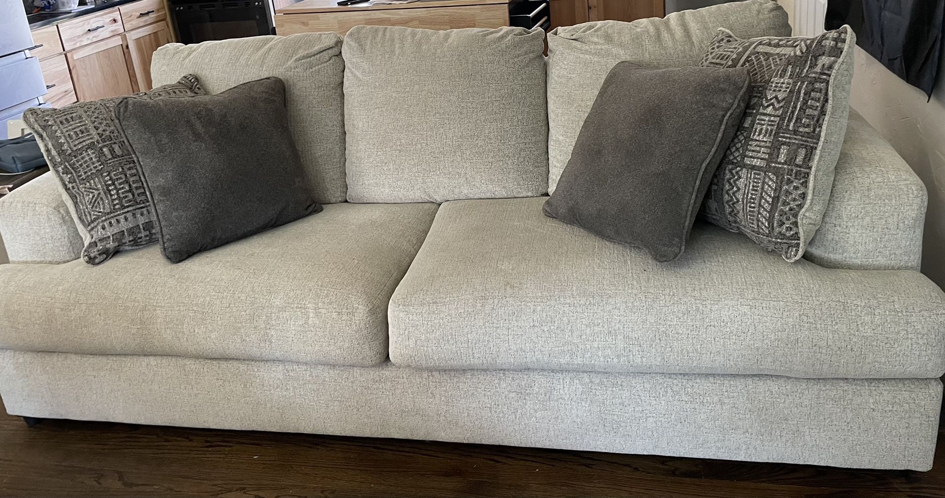Almost New Sofa/couch Need To Move
