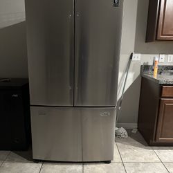 Stainless Steel Samsung refrigerator w/Pull Out Freezer