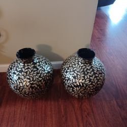 2 Light Weight Vases. Excellent Condition 