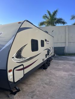 2020 Coleman Light lx 2125lh