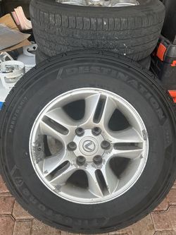 Lexus tires and rim
265/65/17