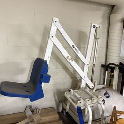 Free Pool Lift Chair – Pickup Only