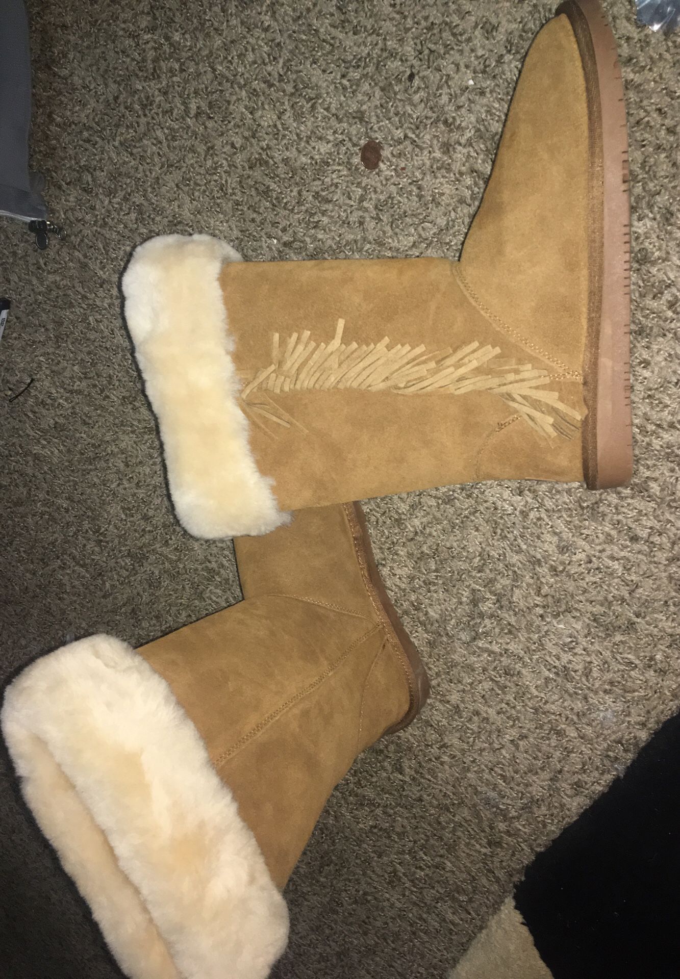 Minnetonka boots size 9