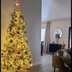 8 ft Pre-Lit Cracker Barrel Christmas Tree in Great Condition
