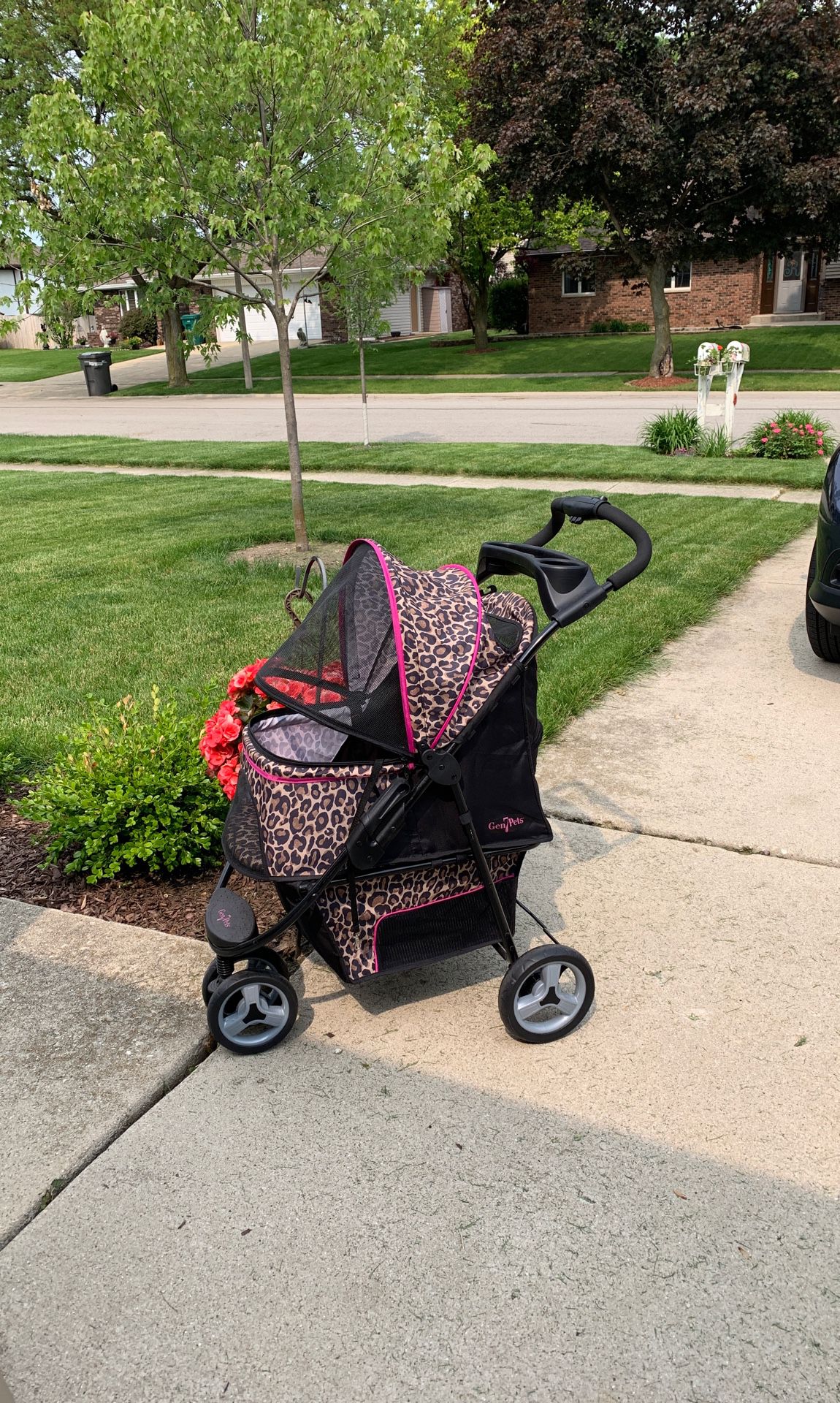 Gem7pets doggie stroller for small dog. Used only twice like brand new. $110