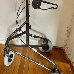  Three Wheels Walker (foldable)