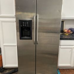 GE stainless Steel Refrigerator