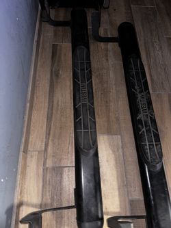 for truck short bed comes with screws 