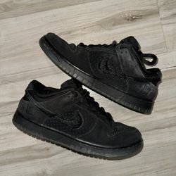 Nike Dunk Low Undefeated Size 6.5M / 8W
